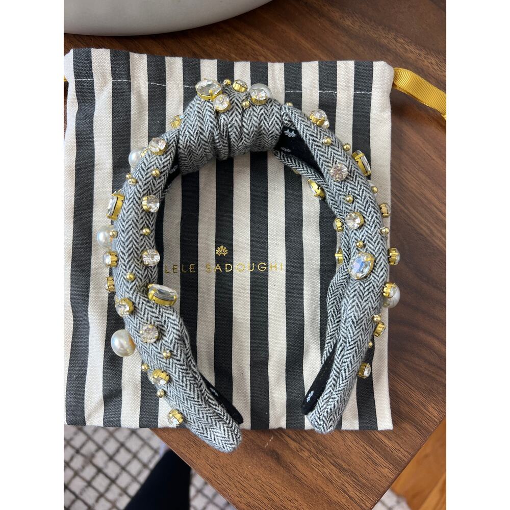 NEW Lele Sadoughi Crystal Tweed Pearl Logo Charm Knotted Headband Gray Size: O/S